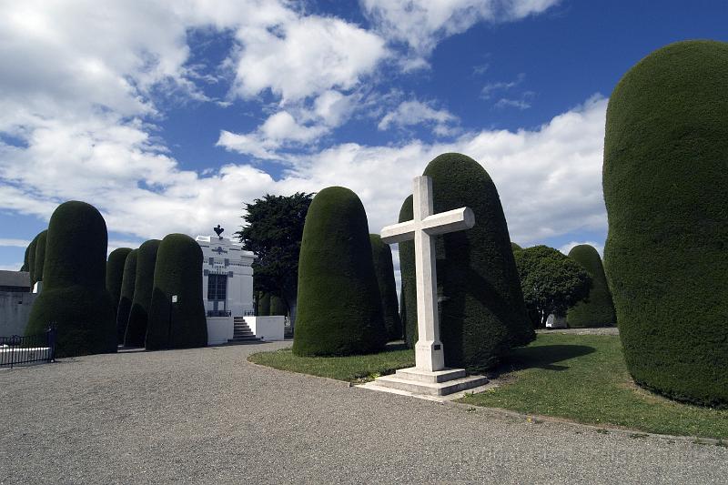 20071214 152456 D200 3900x2600.jpg - Municipal Cemetary, Punta Arenas